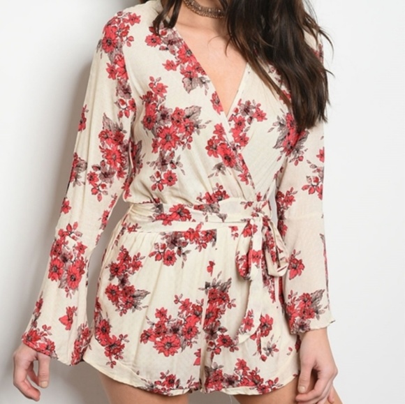 🔥NWOT Floral Romper - Picture 3 of 4